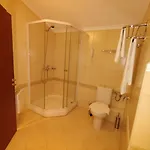 3 Next To The Lift بانسكو