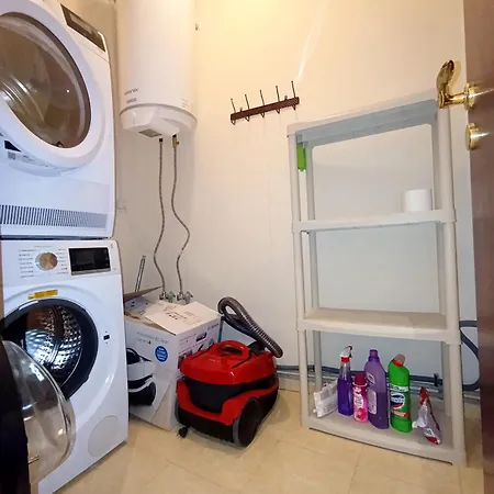 3 Next To A Lift Daire