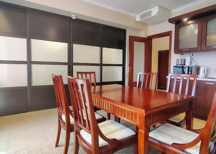 3 Next To A Lift Apartment *