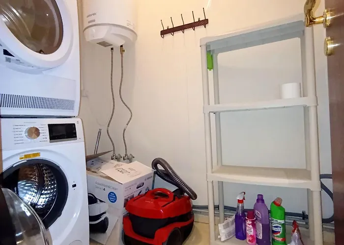 3 Next To A Lift Apartment